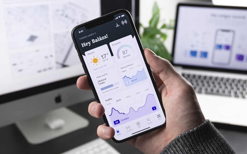 VSport手机APP界面展示，包含直播、数据和游戏功能