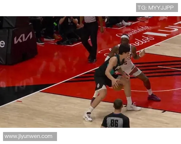 这球有点难！怀特突破被犯规 顺势飞身抛投高打板2+1！